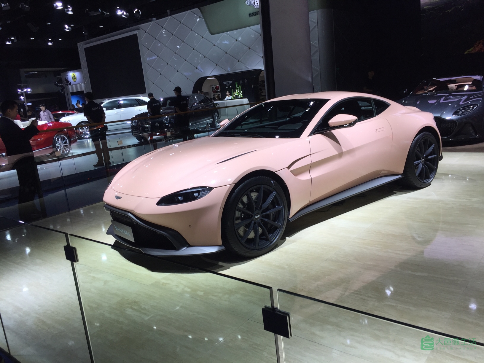 车展第一天看的我眼花缭乱好多豪车美女