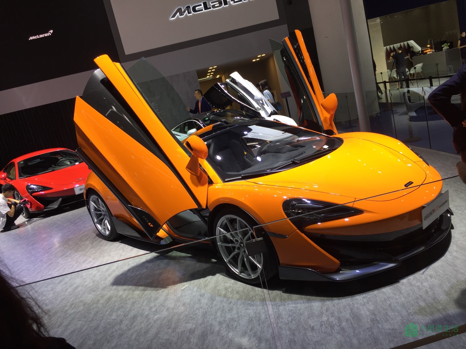 车展第一天看的我眼花缭乱好多豪车美女